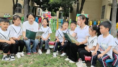 广华幼儿园萌娃在阅读中触摸传统