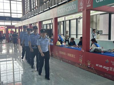 多部门联动护航“潜马” 万名跑者畅享湿地美景