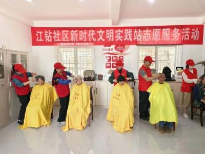 江钻社区开展“感恩母亲节”主题志愿服务活动