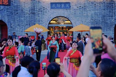虾香染楚韵 歌舞醉潜阳 一场舌尖与视觉的双重“穿越”