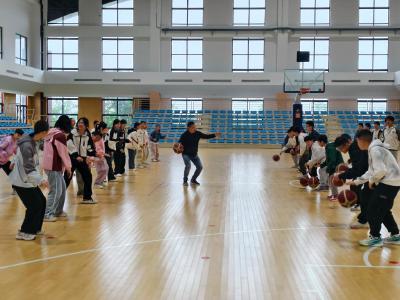 学校体育改革调研丨反转：我的体育是数学老师教的  