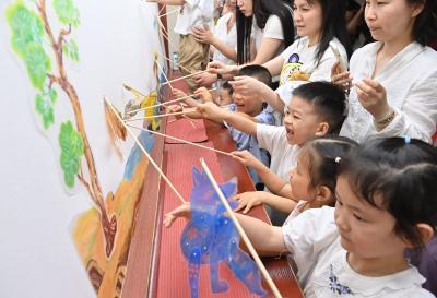 江汉艺术职业学院开展“光影对话 童心筑梦”儿童皮影戏专场演出