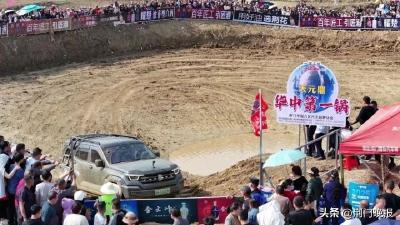 2.4亿人次 网上浏览， 7.5万游客现场围观！泥巴坑里何能卷起“万重浪” 