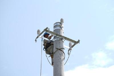 电力“舞者”高空舞线保用电