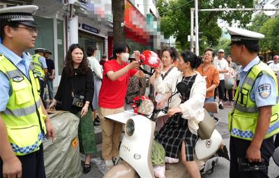 千顶红盔护安全 “潜江龙虾”扬美名
