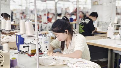 潜江佳兴服饰车间冲刺忙