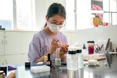 锲而不舍落实中央八项规定精神·办实事解难题｜带动20名宝妈和残疾人就业 云梦美丽工坊“指尖掘金”闯出新赛道