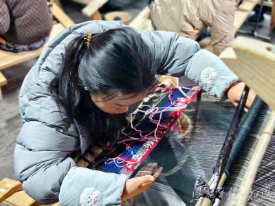 千年西兰卡普“织”出深山共富路