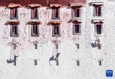 布达拉宫迎来年度“美容”