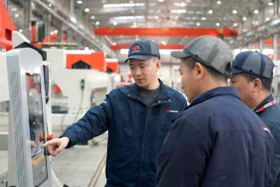 党旗在基层一线高高飘扬｜华工科技：党建“光立方”照亮创新征途