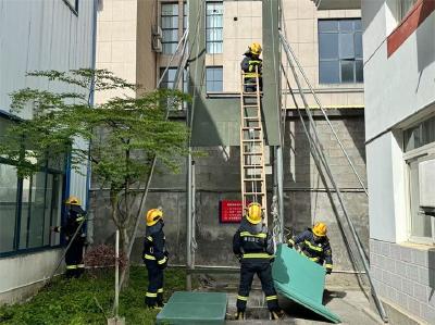 林区消防救援大队获集体三等功 2名消防员获个人三等功