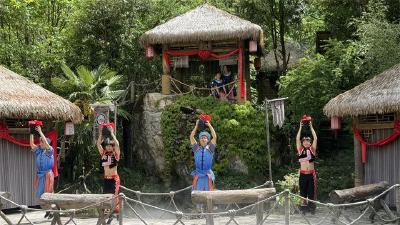 巴人巴舞燃动五一 神农架天生桥景区喜迎八方客