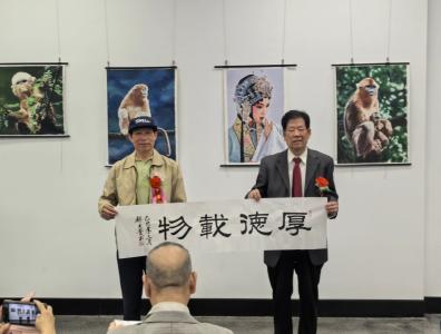 都天贵神农架主题油画悉尼首秀 惊艳世界目光
