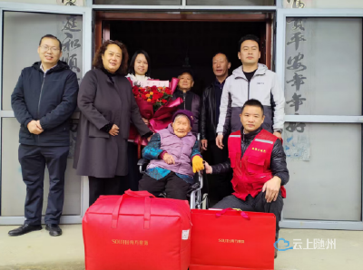重阳慰百岁烈属 真情传递尊崇关怀
