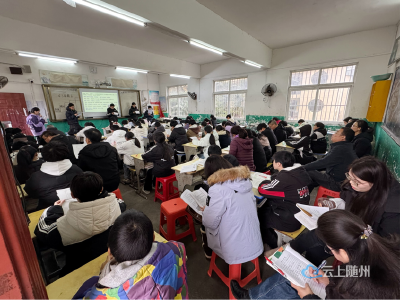 万和镇初中文综名师工作室送课活动圆满开展