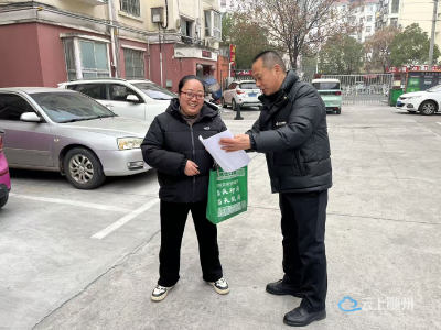 桃园社区：敲门入户“聊” 民意   携手共建传文明