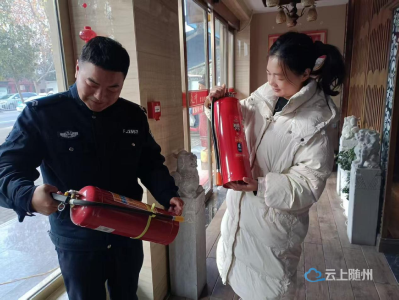 通津桥社区警社联手 筑牢消防防线 助力文明创建