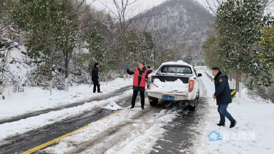大寒送暖润民心 三级包保筑防线 ——洪山镇扎实开展寒冬慰问困难群众活动