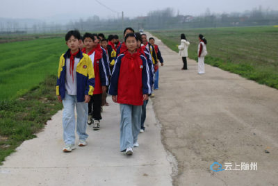洪山镇：追寻红色足迹 筑牢安全防线 —— 洪山镇周家湾村春日缅怀先烈主题活动圆满举行