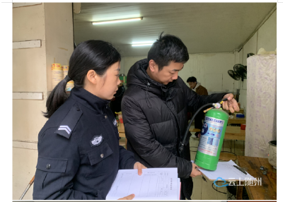 警社联合开展商铺消防检查 护航营商环境提质增效