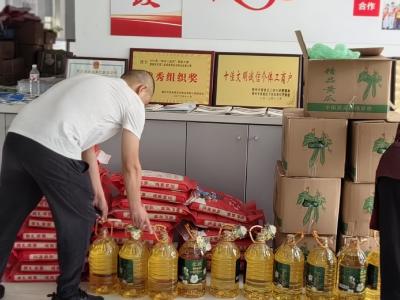 粽香寄温情 爱心暖残友