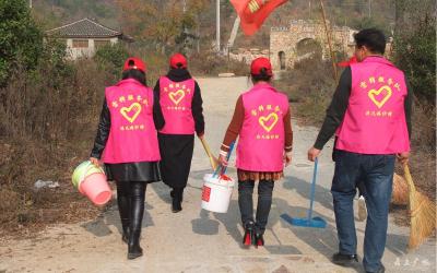 广水市楚剧团及学雷锋服务队走进桃源村