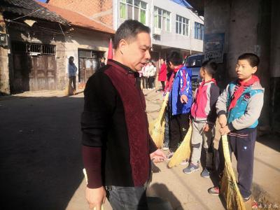 楊寨鎮京橋中心小學開展學雷鋒活動