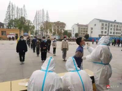 太平鎮中心小學：核酸檢測入校園 共筑校園安全網