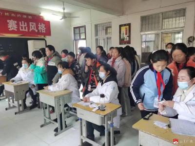 长岭镇中心小学：关爱孩子视力，呵护光明未来