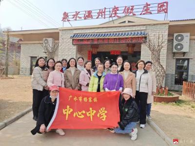 楊寨鎮中心中學開展迎“三八國際婦女節”活動