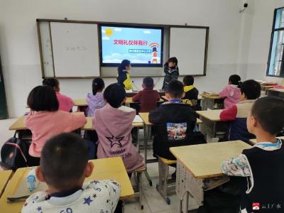 蔡河镇监生中心小学深入开展行为习惯养成教育