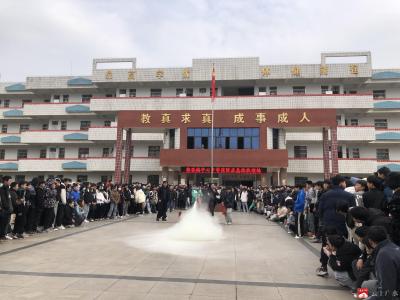 杨寨镇中心中学开展消防安全疏散演练