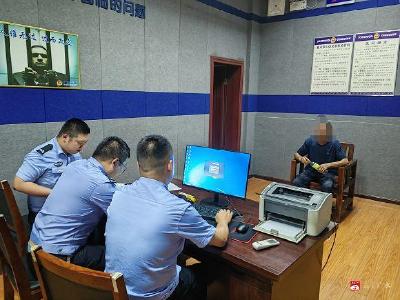 男子肇事撞坏隔离护栏逃逸，不但受罚还得赔偿损失费