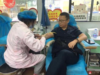 【悦·广水】市第二实验小学组织干部教师参加无偿献血活动