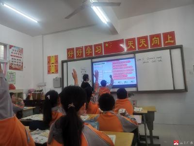 【阅·广水】广办中心中学举行新入职教师汇报课展示活动