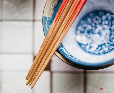 用开水烫餐具，到底有没有必要？真相来了！