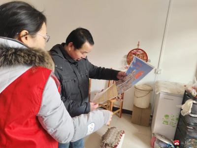 【悦•广水】北正街社区：关爱退伍军人 发放新春年历画