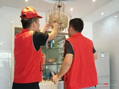 【悦•广水|新时代文明实践】三里塘社区：维修家中照明灯 退役军人心中暖