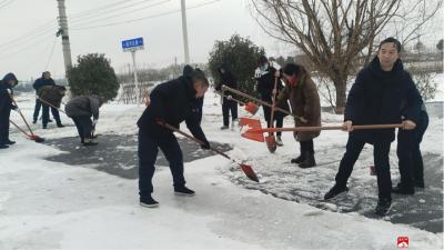 【悦·广水】黑虎冲社区：合力除冰雪  全力保畅通