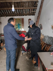 骆店镇：新春送温暧  情暖老兵心