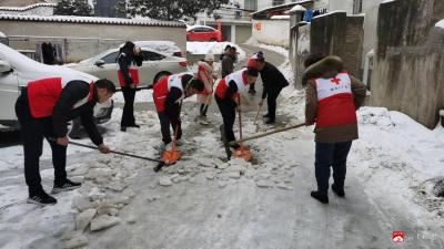 【悦•广水|新时代文明实践】铲雪除冰  红石坡社区志愿服务让居民过“暖心年”