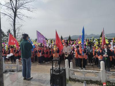 【越·广水】吴店镇中心小学举行清明祭扫烈士墓活动