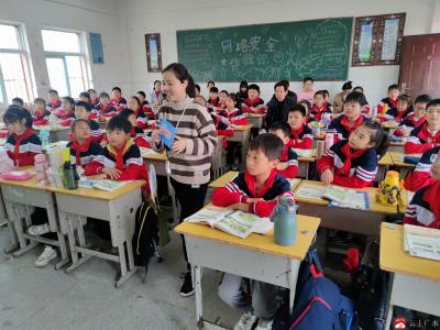【阅·广水】马坪镇小学教联体开展“青蓝工程”公开课活动