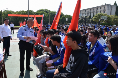 【悦·广水】市实验高中举办校园法治讲座