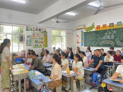 家校强沟通 携手育英才——应办三小召开一年级新生家长会