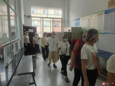 “味”爱见证  守护“食”光——关庙镇中心小学举行食堂开放日活动