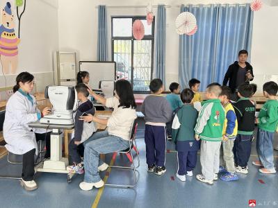 【悦•广水】武胜关镇中心幼儿园开展视力筛查活动