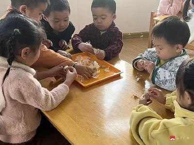 【阅·广水】“蒜”趣多多——广办中心幼儿园开展农耕主题课程