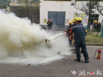 【越·广水】杨寨镇：消防演练进企业  助力优化营商环境