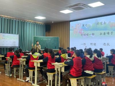 【越·广水】应办三小：师徒结对仿名师   携手同研助成长